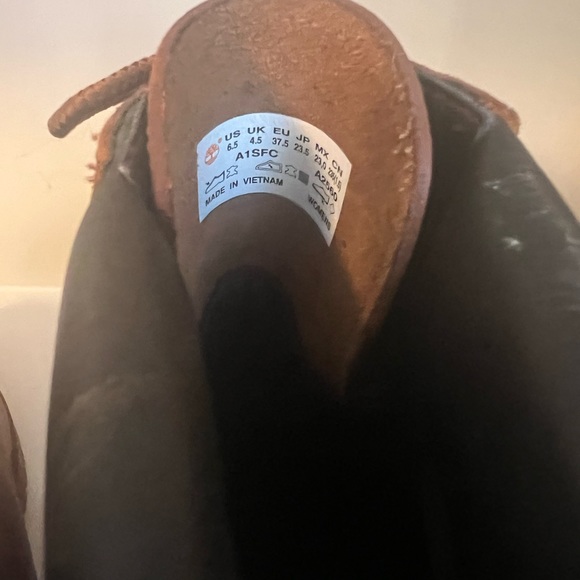 NWOT Timberland Premium Waterproof boot in RARE dark brown colour - Picture 8 of 8